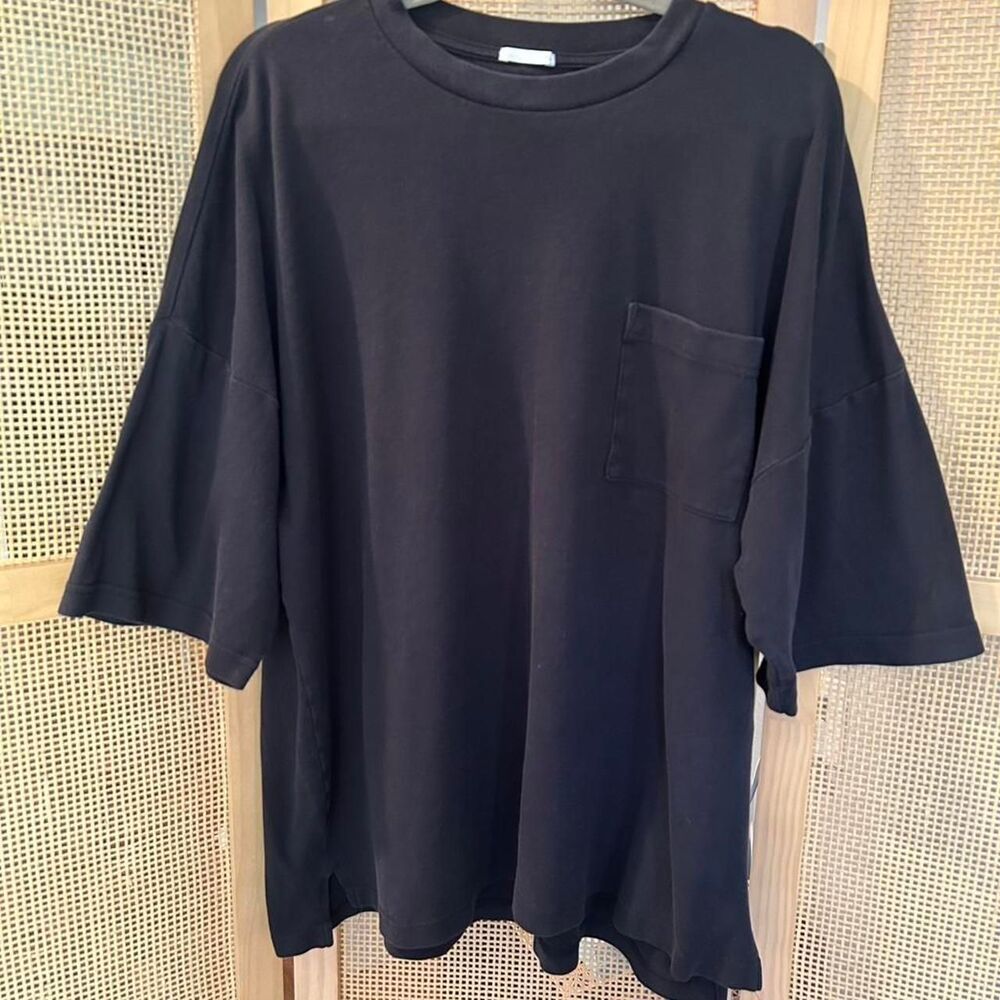 GU Japan Women's Black and Navy T-shirt